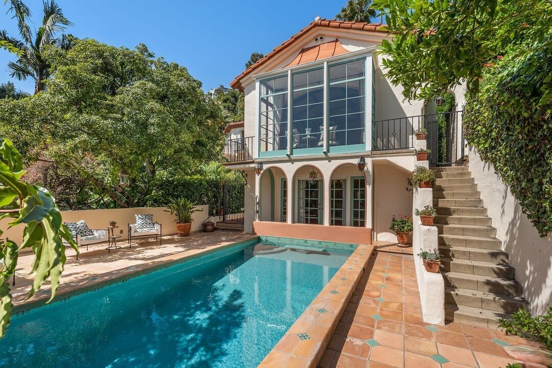 HOLLYWOOD HILLS VILLA ALAMBRA