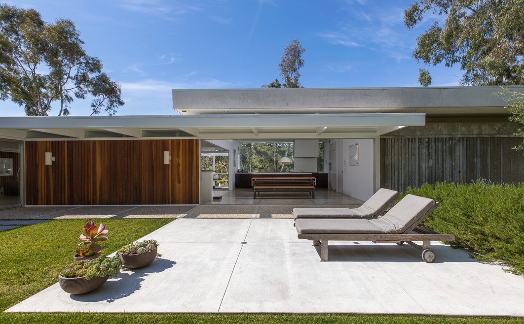 Classic Hollywood Hills Buff And Hensman 
