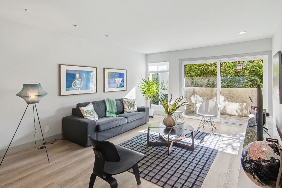 WEST HOLLYWOOD DREAM MODERN REMODELED CONDO