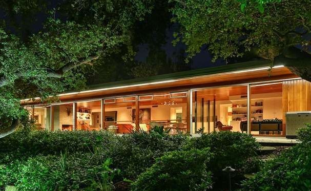 Meticulously Renovated Goldman Residence 