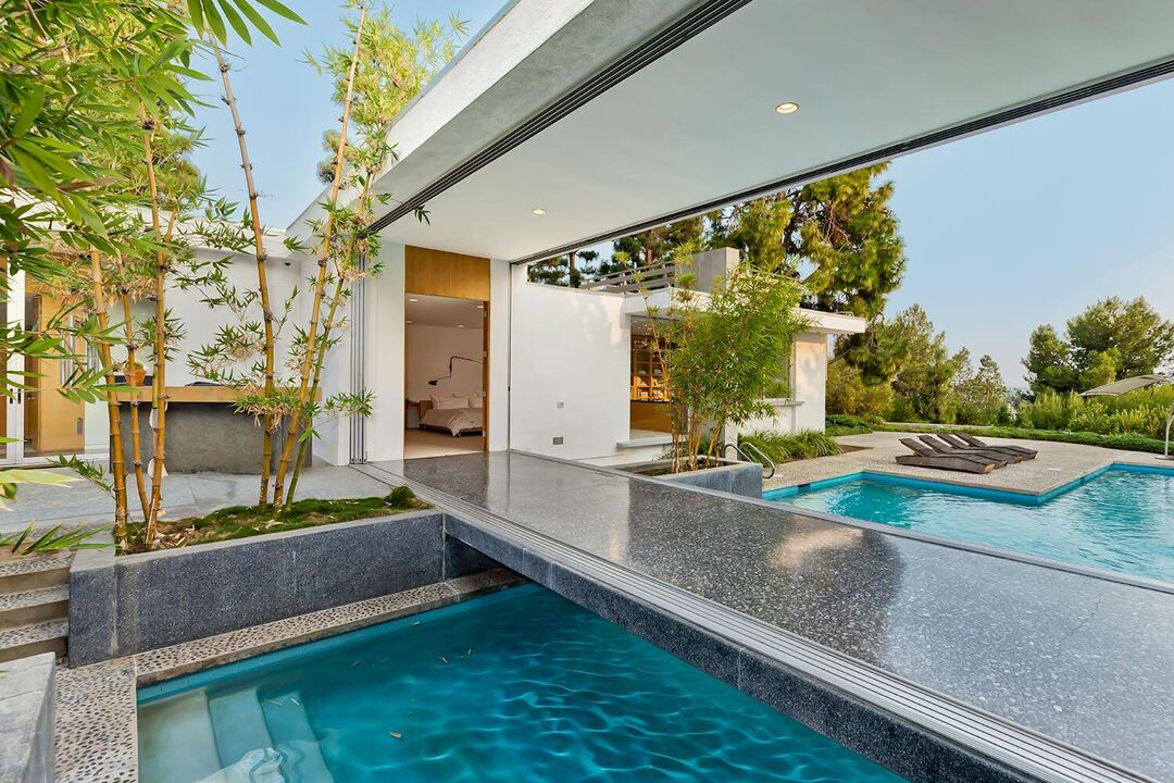 Beverly Hills The Holt House, A Hal Levitt Landmark